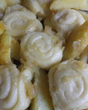 Немецкий штрудель с картошечкой и луком