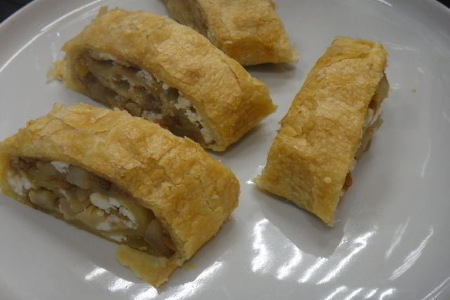 Рецепт штруделя грушевого с творогом из слоёного теста