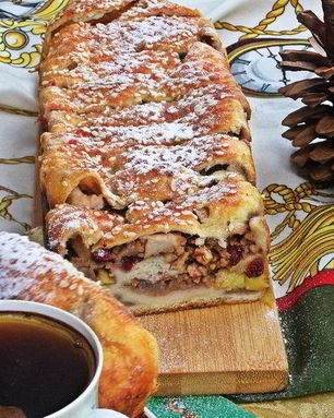 Штрудель с грушей и яблоками