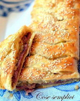 Штрудель с кабачками, ветчиной и сыром