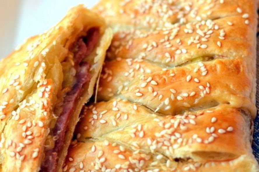 Рецепт штруделя с кабачками, ветчиной и сыром