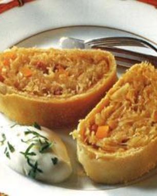 Штрудель с квашеной капустой