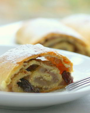 Штрудель с начинкой из яблочного повидла