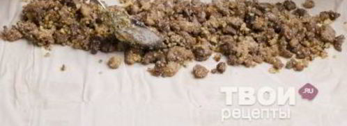 штрудель с уткой, грецкими орехами и клюквенным соусом. Шаг 21