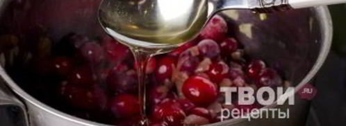 штрудель с уткой, грецкими орехами и клюквенным соусом. Шаг 35