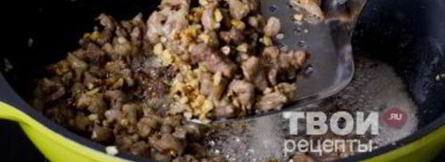 штрудель с уткой, грецкими орехами и клюквенным соусом. Шаг 13