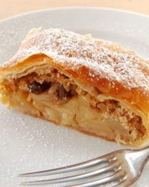 Штрудель с яблоками из лаваша