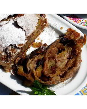 Яблочный штрудель с грецкими орехами