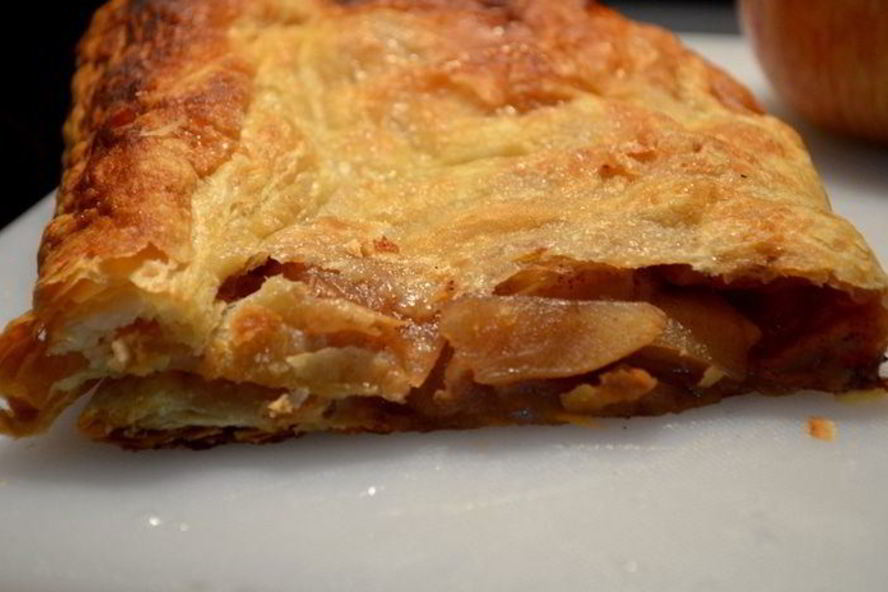 Рецепт яблочного штруделя с корицей