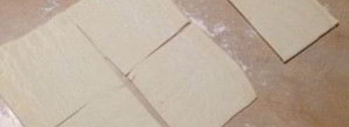 слоеные конвертики с лососем и брынзой. Шаг 6