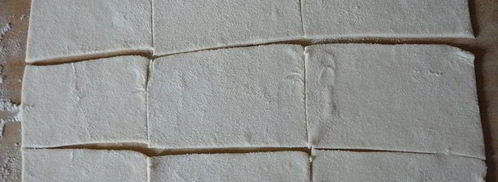 слойки на укус с сыром бри, шелковицей и черносмородиновым джемом. Шаг 4