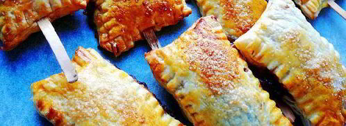 слойки на укус с сыром бри, шелковицей и черносмородиновым джемом. Шаг 11