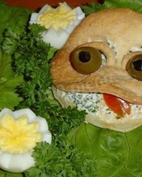 Слойки с творожным сыром, оливками и зеленью Лягушата