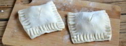 слойки с вишней из слоеного теста. Шаг 5