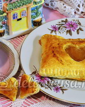 Слойки с яблочным пюре