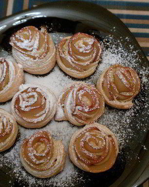 Слойки с яблоками Розочки