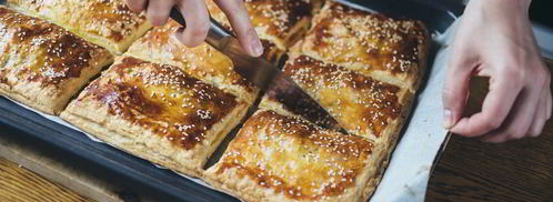 слойки с яйцом и зеленью. Шаг 15