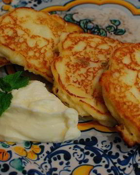 Лимонные сырники с соусом из маскарпоне