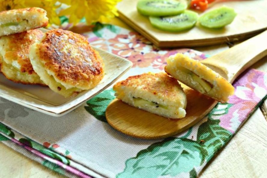 Рецепт оригинальных сырников с киви