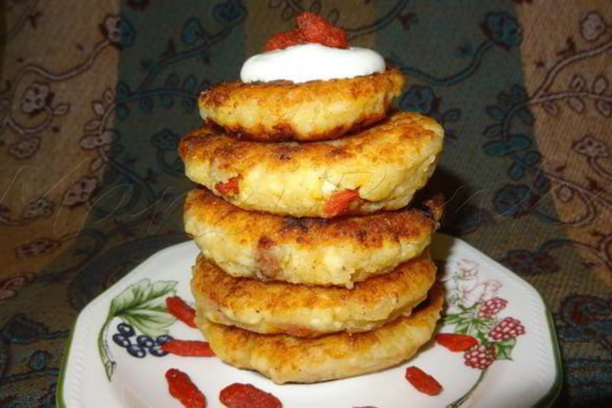 Рецепт сырников по-восточному с ягодами годжи и корицей