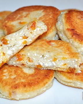 Сырники с курагой и орехами