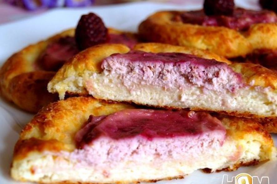 Рецепт сырников в духовке с ягодной начинкой