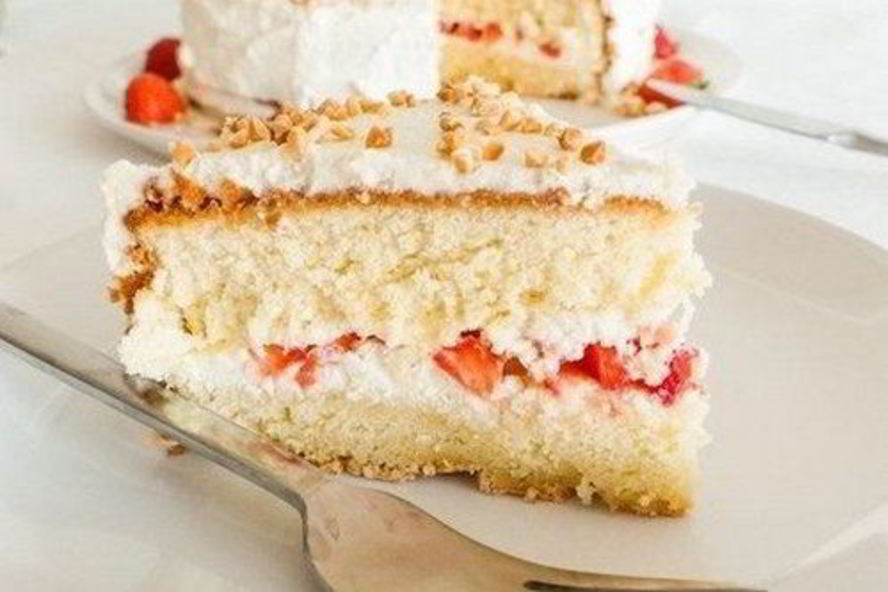 Рецепт апельсинового торта с клубникой и сливками