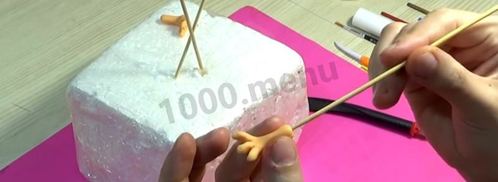 петух из мастики для торта. Шаг 3