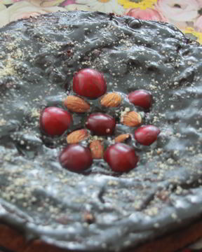 Шоколадный торт с миндалем