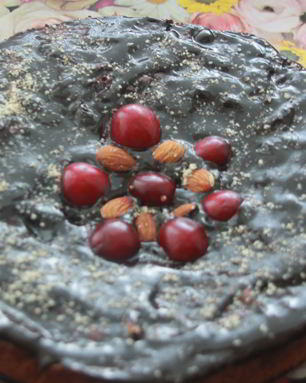 Шоколадный торт с миндалем