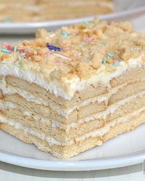 Торт без выпечки из печенья с кремом