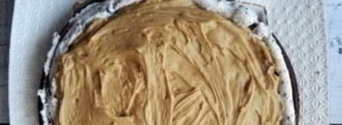 торт сникерс с карамелью. Шаг 19