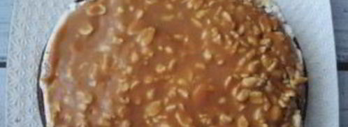 торт сникерс с карамелью. Шаг 21