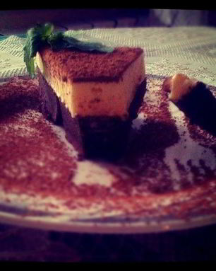 Торт трюфельный с муссом из белого шоколада