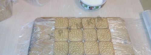 торт творожный домик из печенья с бананом. Шаг 4