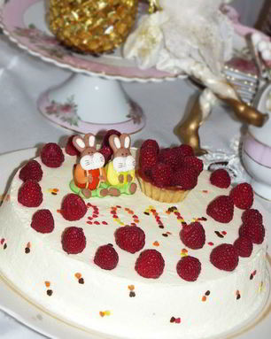 Торт Зайцы в малине