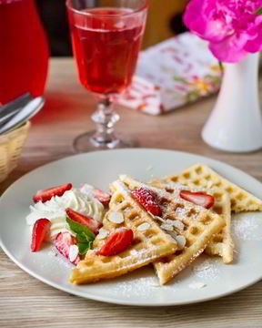 Вафли с жемчужным сахаром