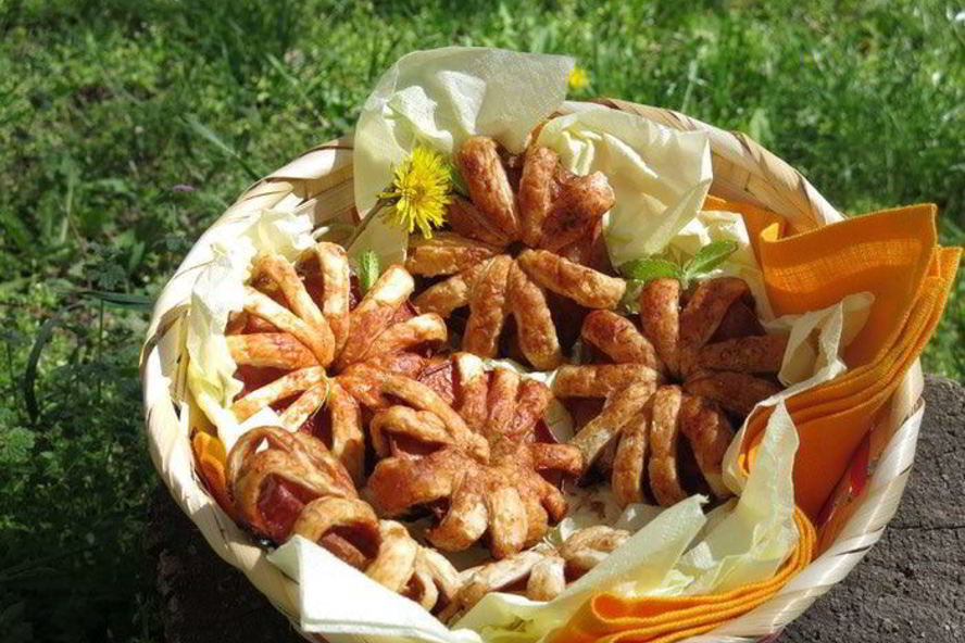 Рецепт яблочных слоек-цветов