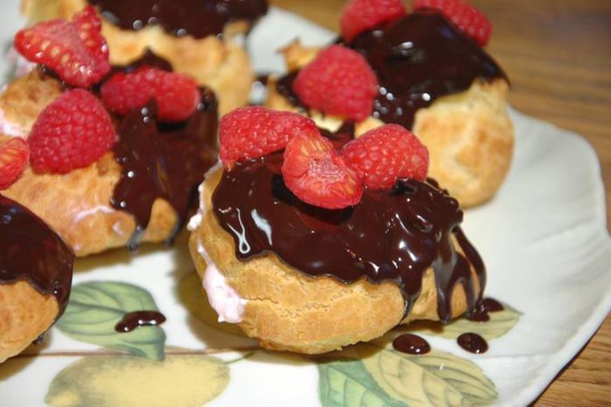 Рецепт малиновых эклеров