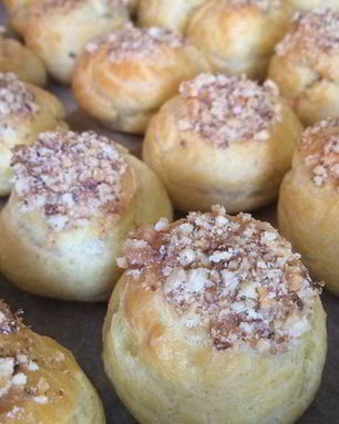 Профитроли с кремом из вареной сгущенки