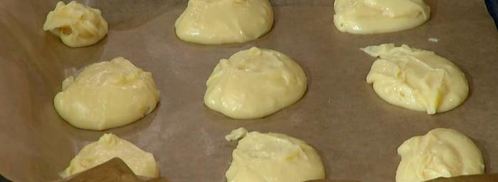 профитроли с ванильным кремом и мороженым. Шаг 7