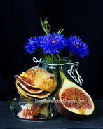 Профитроли с заварным кокосовым кремом и инжиром