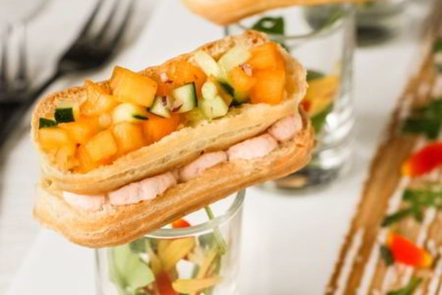 Рецепт эклеров с креветочным кремом и тартаром из хурмы