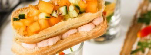 эклеры с креветочным кремом и тартаром из хурмы. Шаг 22