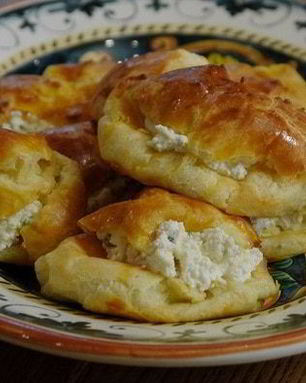Эклеры с начинкой из творога и зелени