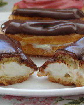 Эклеры с темным шоколадом