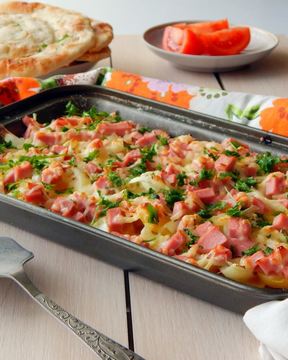 Картофельная запеканка с колбасой