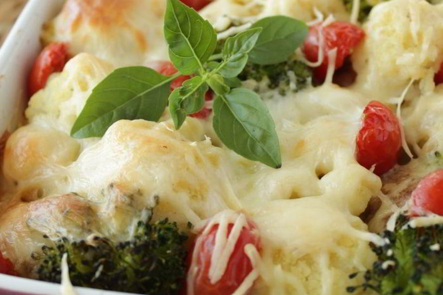 Рецепт запеканки с тефтелями, брокколи и цветной капустой