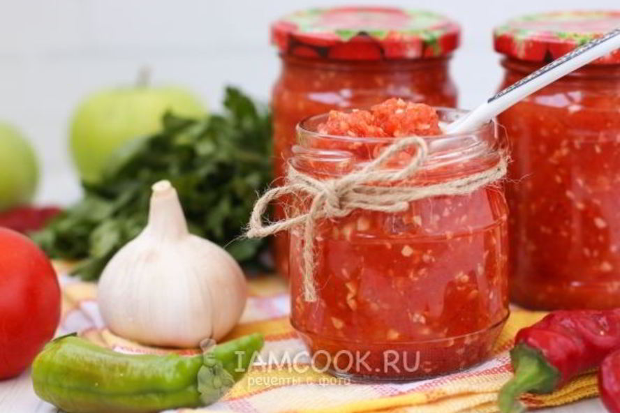 Рецепт острой аджики с яблоками на зиму