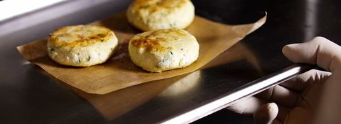 соленые сырники с аджикой. Шаг 11